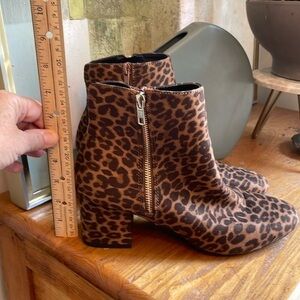 🍎 Massini black and brown animal print booties vegan